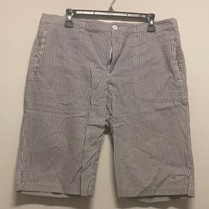 JH COLLECTIBLES /Ladies Seersucker Stripe Shorts - gray & White